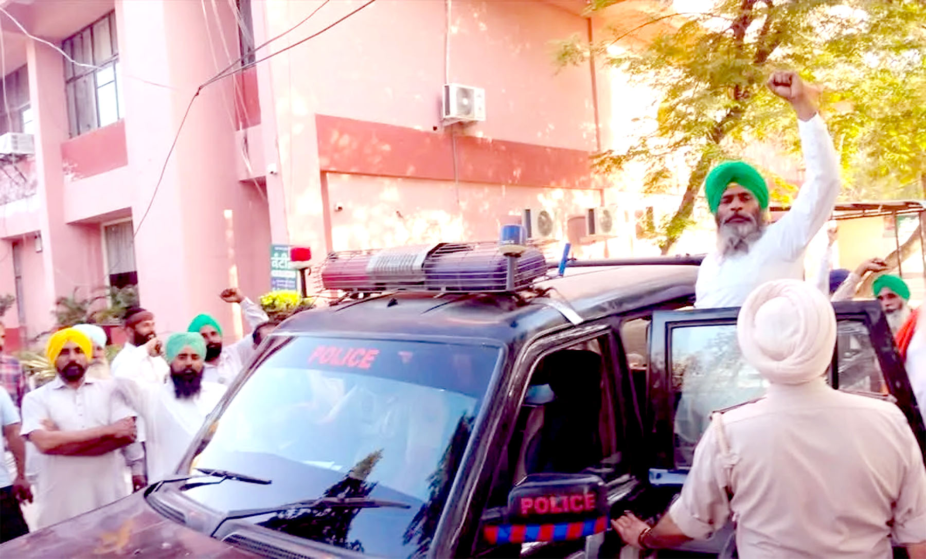 ਖੇਤੀ ਮੰਤਰੀ ਗੁਰਮੀਤ ਸਿੰਘ ਖੁੱਡੀਆਂ ਨੂੰ ਸਵਾਲ ਕਰਨ ਵਾਲੇ ਕਿਸਾਨ ਆਗੂ ਨੂੰ ਨਿਆਂਇਕ ਹਿਰਾਸਤ ’ਚ ਭੇਜਿਆ